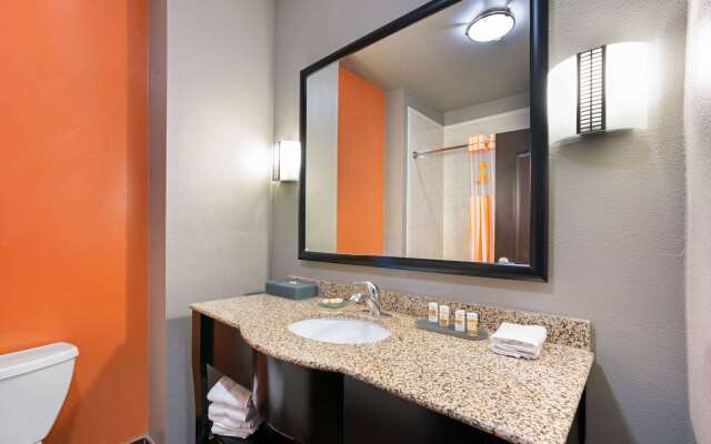 La Quinta Inn & Suites by Wyndham Houston Bush Intl Airpt E