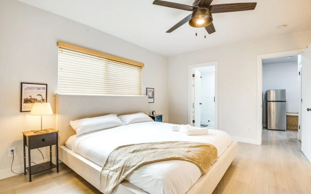 Centrally Located Los Angeles Home w/ Courtyard