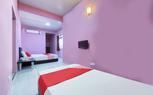 Super OYO 90039 Coop Hotel Kangar