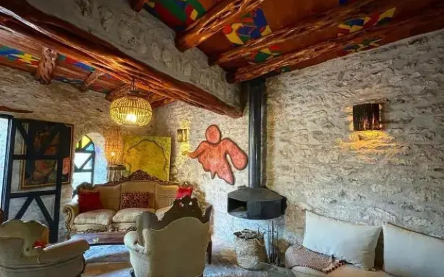 Atlantis 12, Maison d'hôtes et d'art