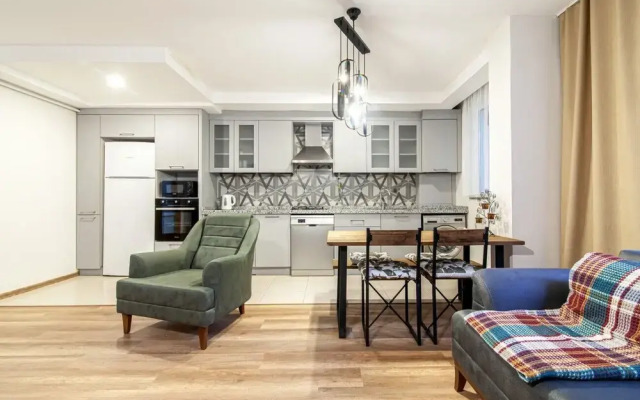Pleasant Flat Close to Various Malls in Seyrantepe