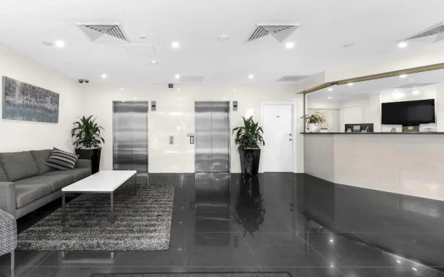 Central Brunswick Apartment Hotel