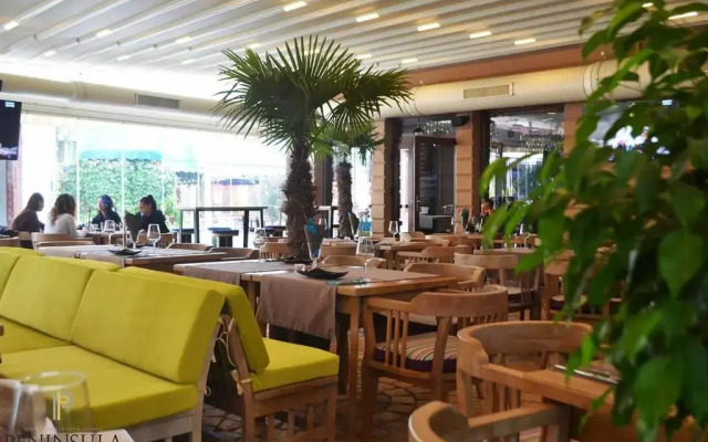 Peninsula Boutique Hotel