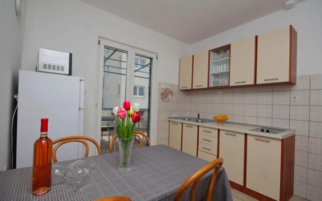 JoviZe - free parking - R4(2)