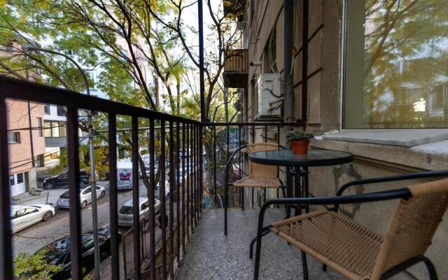 Wehost Apartment in a prestigious area