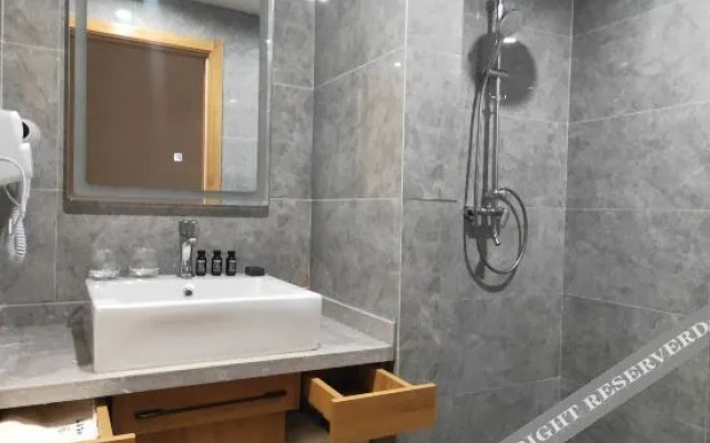 Impression Cloud Gate Hotel