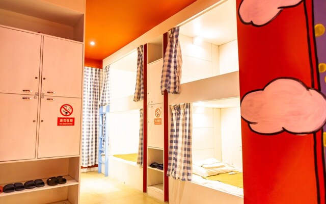 ShangriLa Free Life Youth Hostel