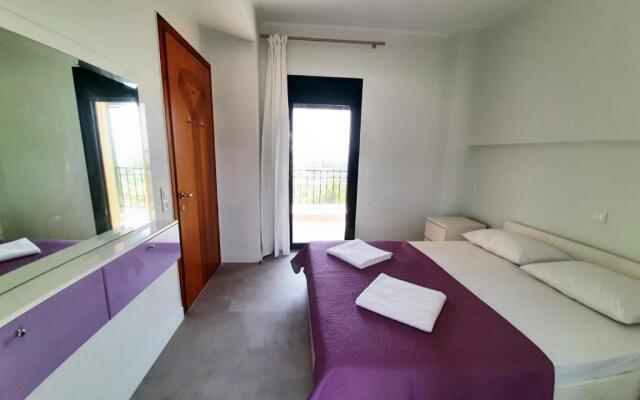 Spacious Holiday House with Shared Pool
