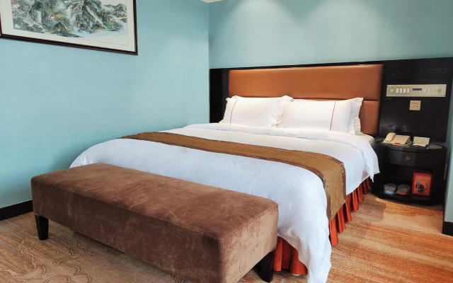 Skyline Plaza Hotel