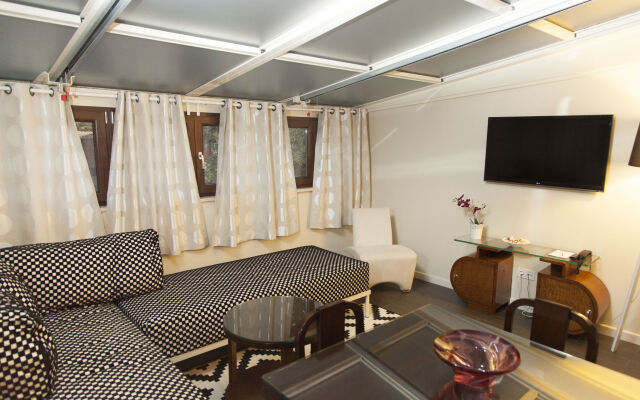 Villa Pera Suite Hotel