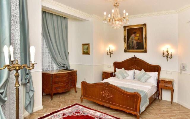 Royal Hotel