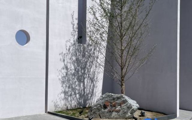 Purple House Koi Pond Courtyard Guesthouse