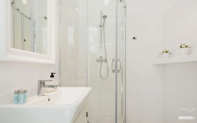 Apartments Warsaw Pawia by Renters
