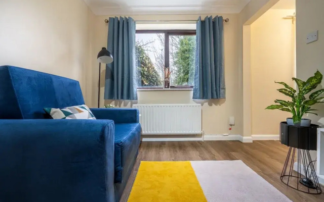 Staines Studio Apartment - Heathrow