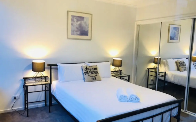 C You 2BR Spacious Apt South Melbourne