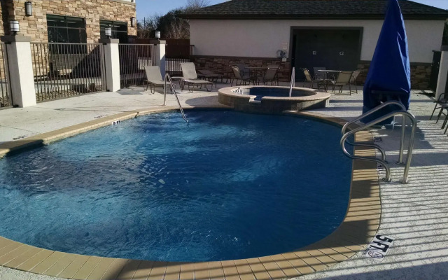 Best Western Plus Flatonia Inn
