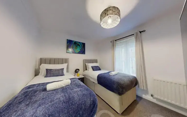 Romford Retreat - Modern 2BR Apartment