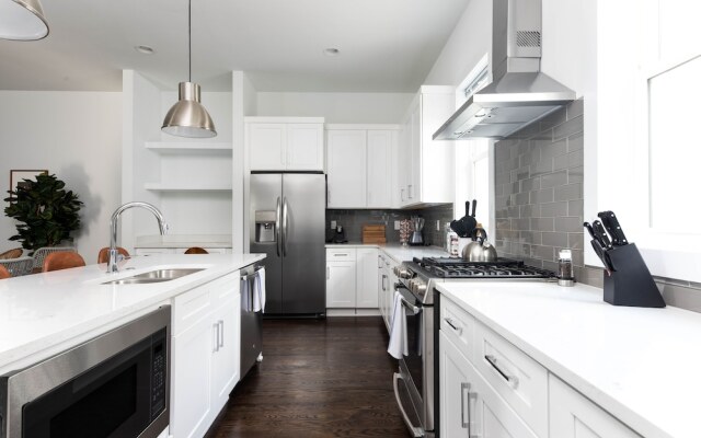 Domio Sylvan Park Vibrant 12BR 3 Houses