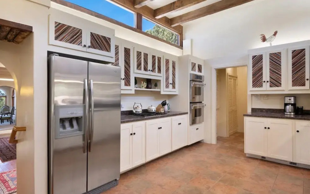Casa Ladera - Enchanting Home, Nestled in Foothills With Spectacular Views