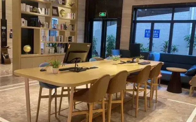 Kyriad Marvelous Hotel （Dongguan Dalang Textiles Exhibition Center）