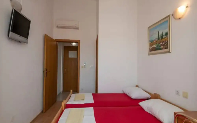 Excellent 1 Bedroom Apartment in Makarska