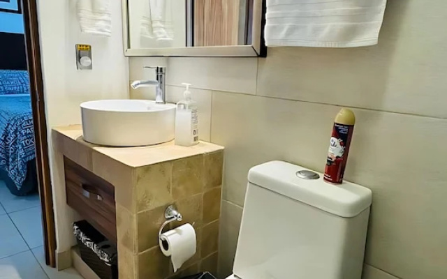 Luxurious 3 Bedroom in Ajijic - Sleeps 6 - Private Gym - Pickleball Court -