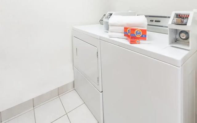 Super 8 Edmonton West