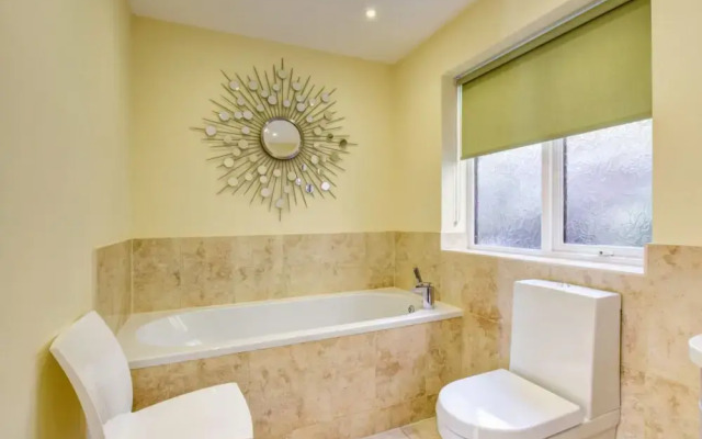 Holiday Home Cwm Tawel