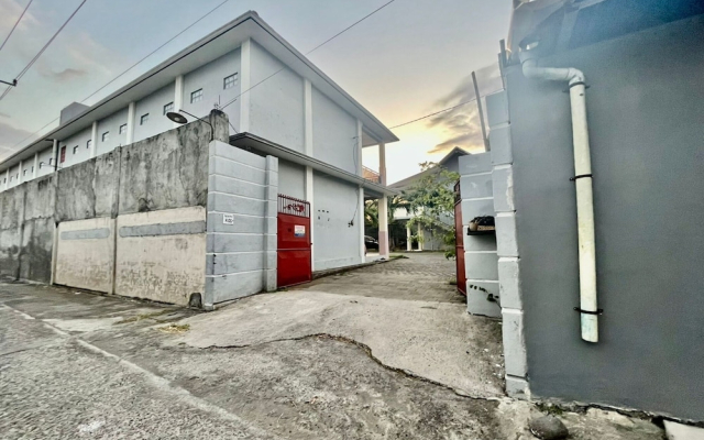 OYO Life 93504 Kost Krisna