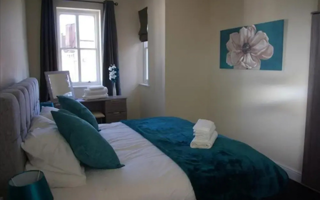 The Roaches Suite - Premier Serviced Accommodation
