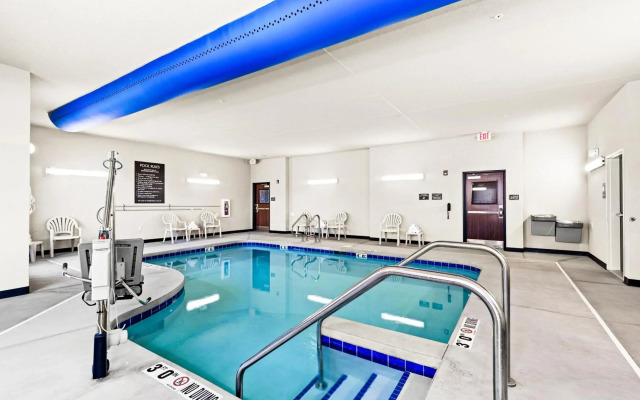 Cobblestone Hotel & Suites - Superior Duluth