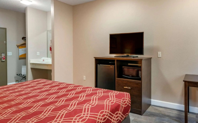 Econo Lodge Inn & Suites Granite City - St. Louis