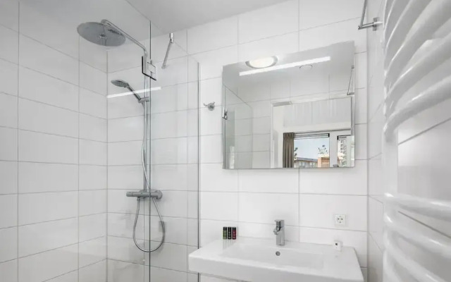 Detached Luxurious Lodge With Washingmachine, Near the Beach