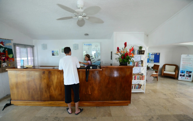 Dolphin Cove Inn