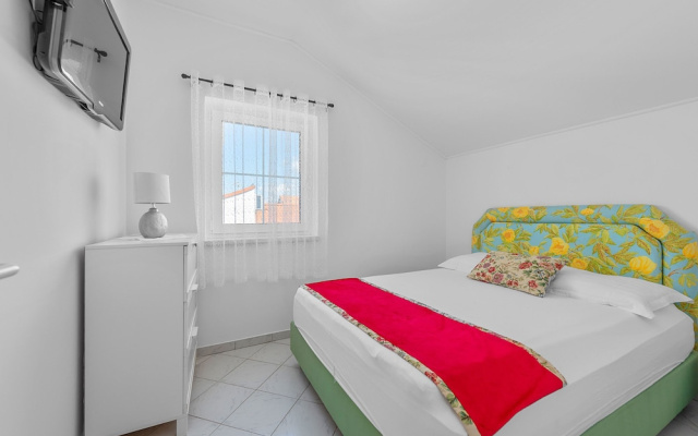 Superior Apartment Tania 13