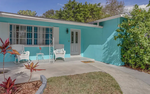 Largo Family Oasis: Private Pool & Hot Tub!