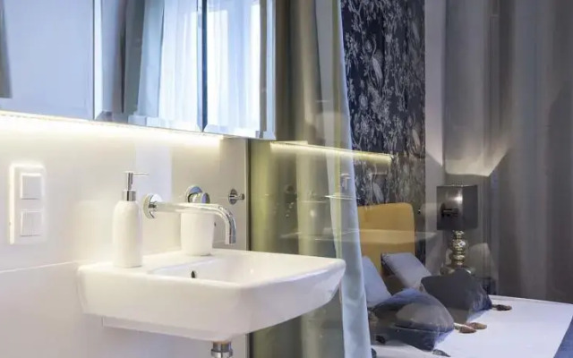 INApartments Peacock