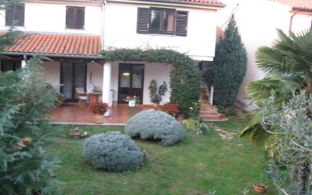 Simple apartment for 2 in Banjole