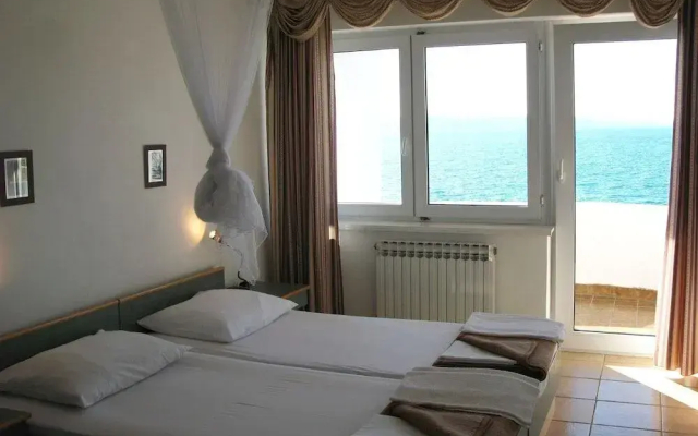 Hotel and Apartments Vila 4m
