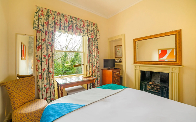 OYO Bailbrook Lodge, Bath