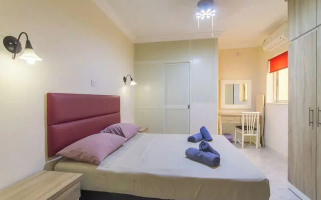 Pool and Sea, charming Merill Apart 2