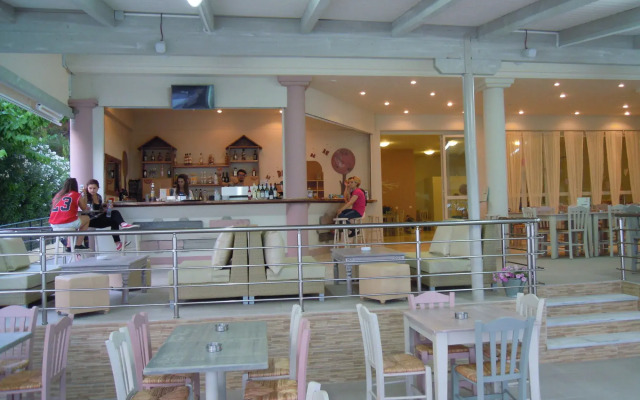 Hotel Loukas Vrachos