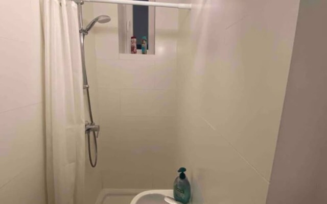 City Apartment - 5 min to Metro