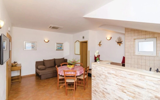Pavo - Comfortable With Parking Space - A1