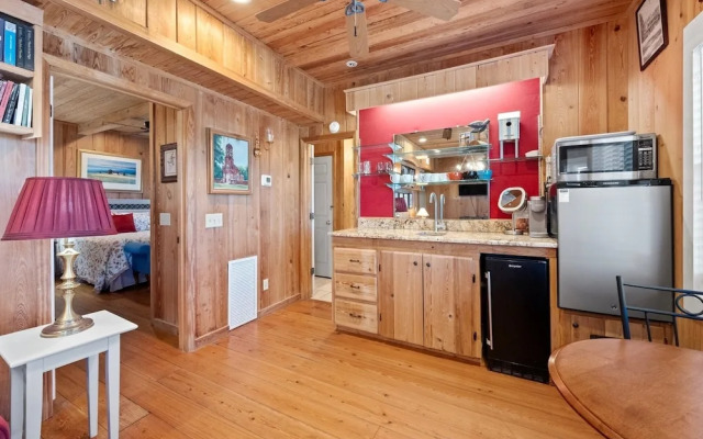 Laughin Place I 1 Bedroom Home by Peace Vacations