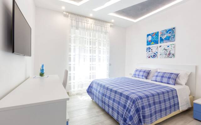 New & Stylish two Bedroom Apartment with Balconies