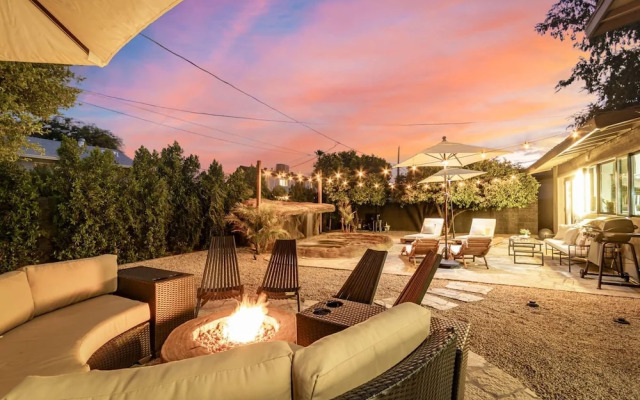 Solanova Designer Oasis With Cocktail Pool Theater