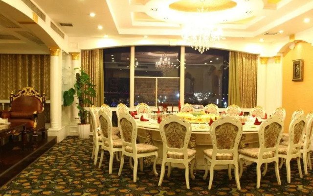 Xinfeng Holiday Hotel