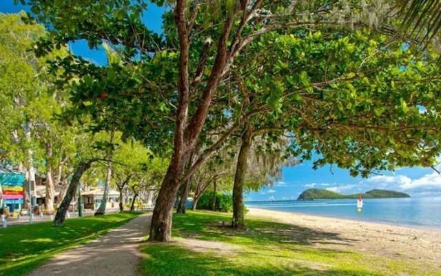 Esprit 10a Palm Cove