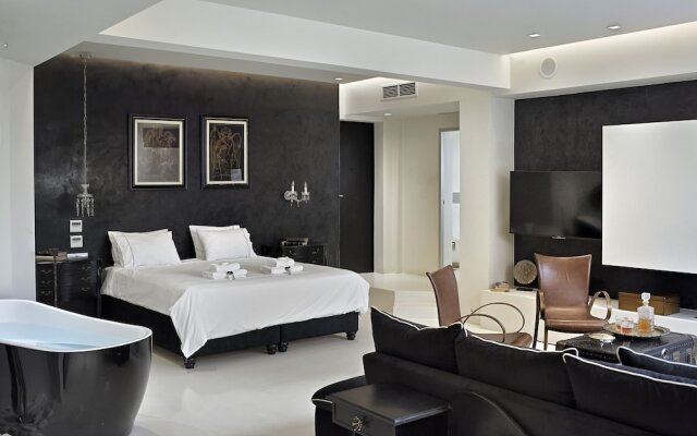 Alto Psyrri Penthouse by K&K